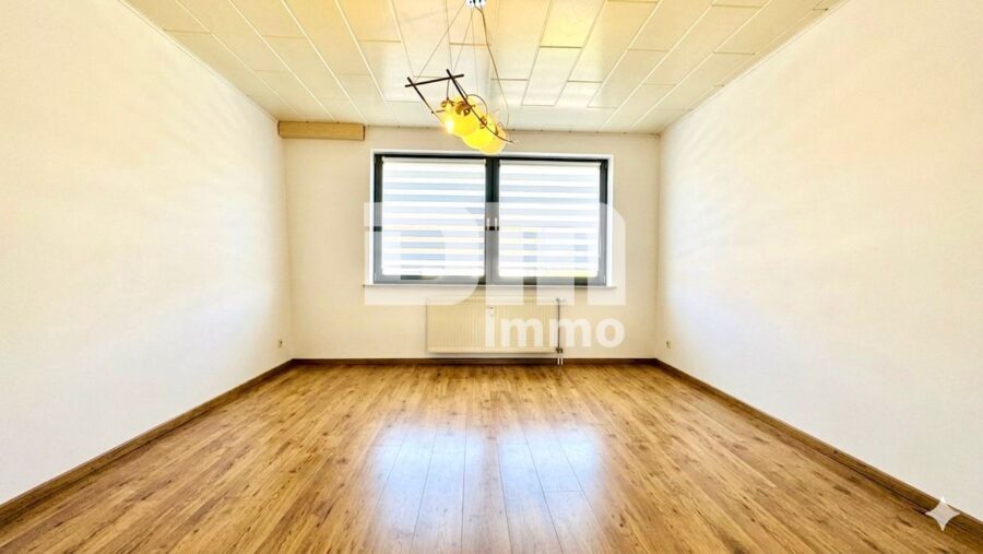 Schönes Wohnhaus mit Doppelgarage, Terrasse und Nebengelass in Traumlage - EG Schlafzimmer
